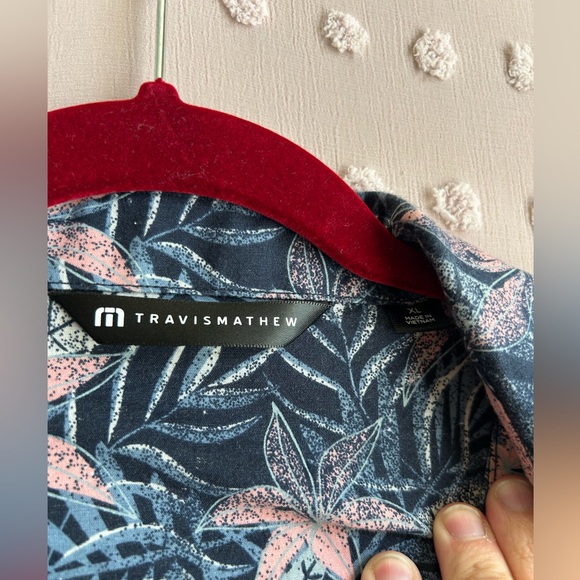 Travis Mathew Cotton Blend Floral Tropical Button‎ Up Short Sleeve Sz XL Navy - Picture 3 of 5